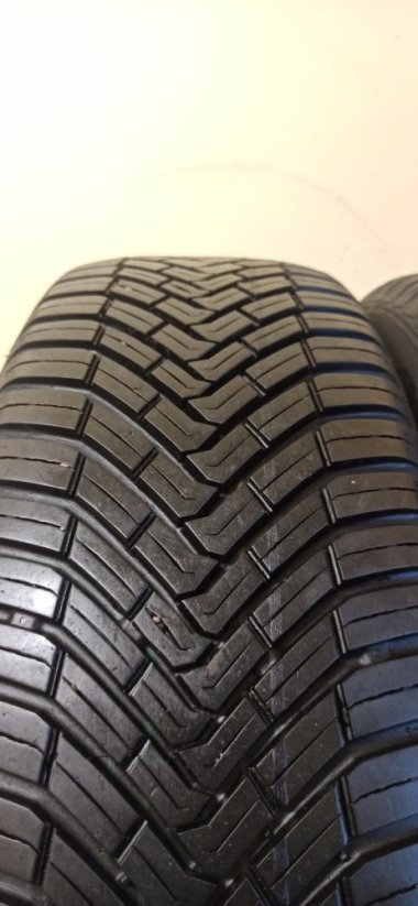 Continental 185/60 R15 88T 6mm (Bazarové)