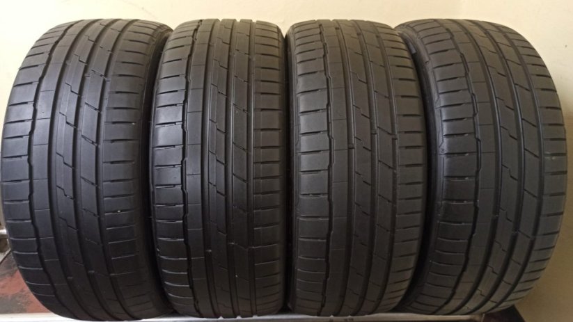Hankook Ventus S1 evo 3 205/45 R17 88W 3,5-4,5 mm (Použité)