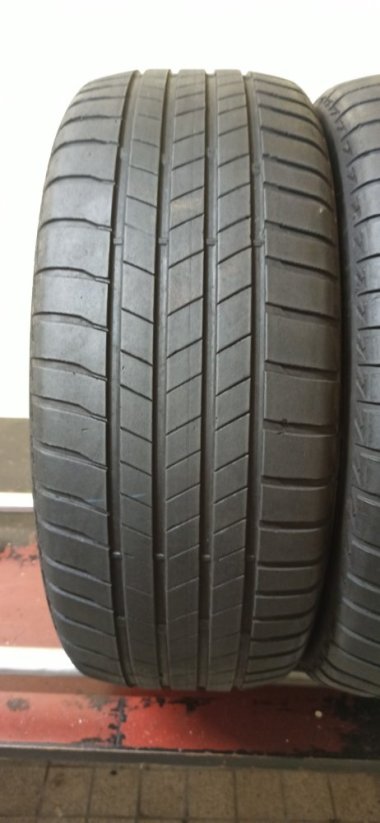 Bridgestone 215/55 R17 94V 3,5-4mm (Použité)