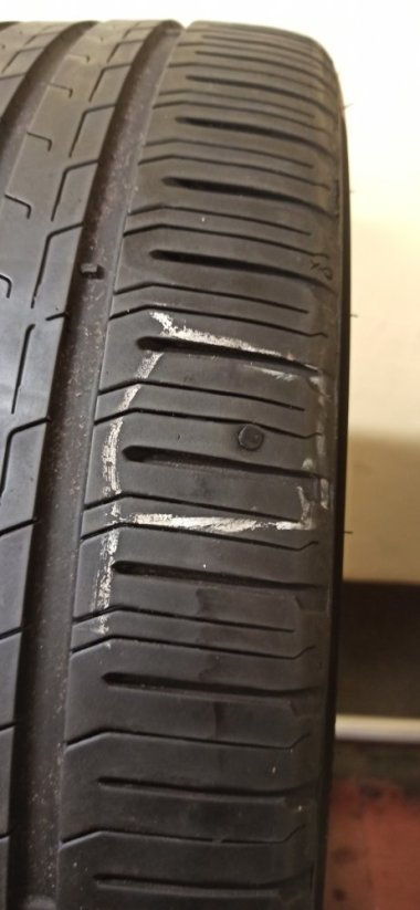 Continental Eco Contact 6 315/30 R22 107Y 5,5 mm (Použité)