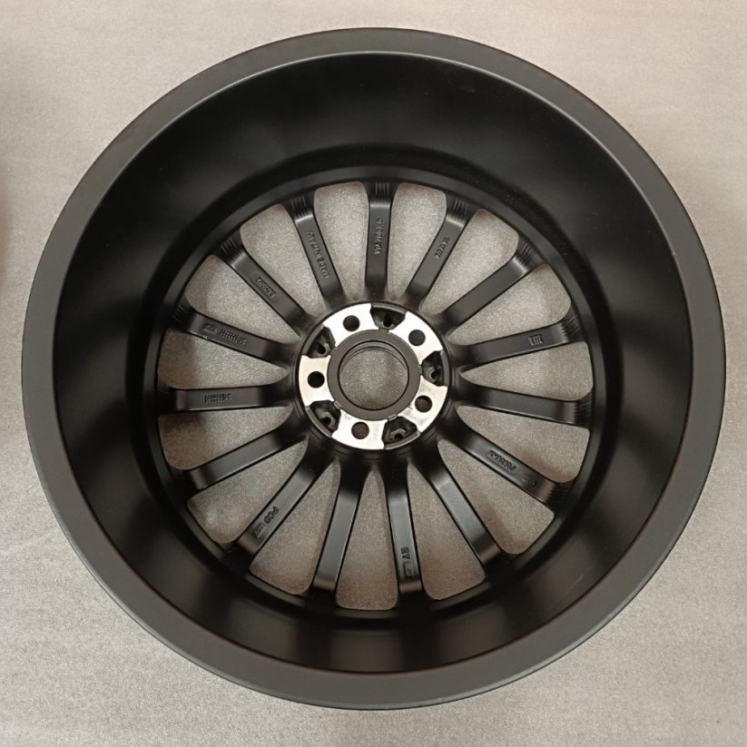 Dvourozměrné disky MAK 8Jx19'' ET38 + 9Jx19'' ET50