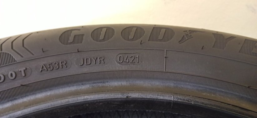 Goodyear Efficient Grip 215/55 R17 98W 6,5 mm (Bazarové)