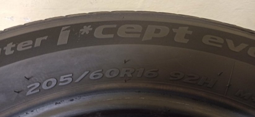 Hankook 205/60 R16 92H 5 mm (Bazarové)