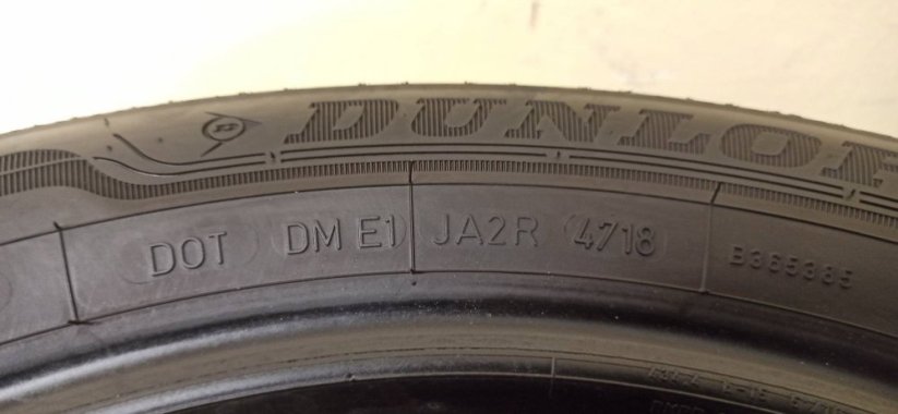 Dunlop 205/55 R17 95Y 2x5,5mm; 2x3,5-4,5mm (Použité)