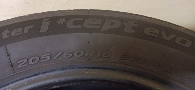 Hankook 205/60 R16 92H 5 - 6 mm (Bazarové)