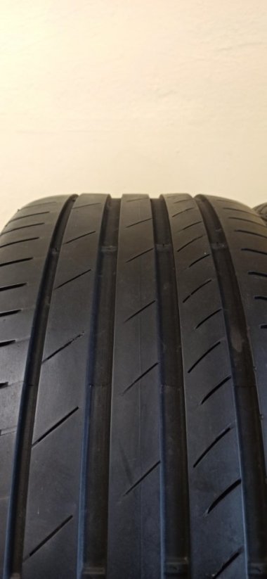 Kumho 275/40 R19 105Y 4-5mm (Použité)