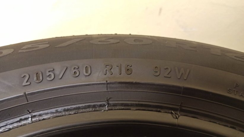 Pirelli 205/60 R16 92W 4,5-5,5mm (Bazarové)