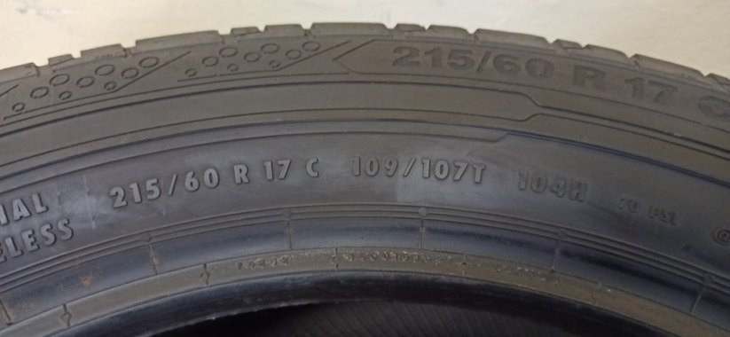 Continental 215/60 R17C 109/107T 104H 5,5mm+ (Bazarové)