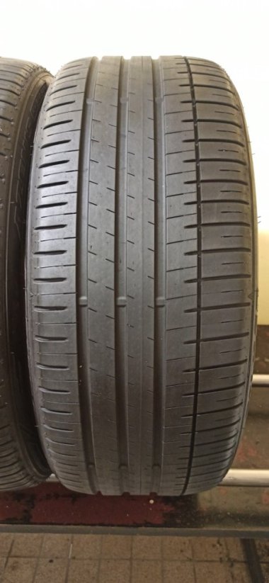 Falken 265/40 R22 106Y 4,5-5,5mm (Použité)