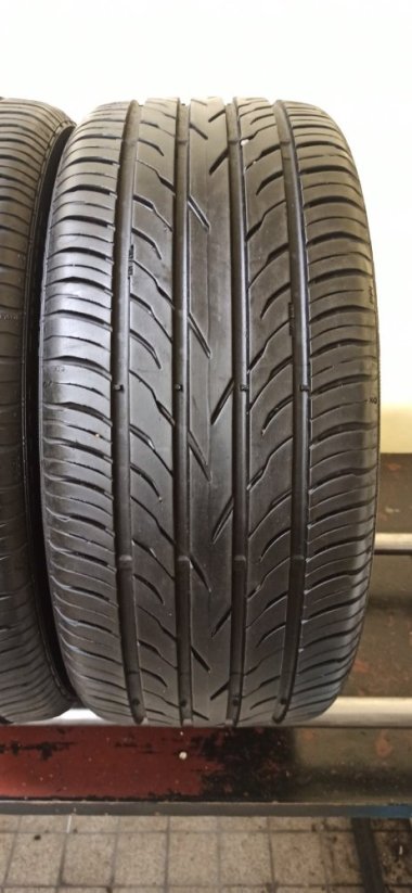 Platin 235/40 R18 95Y 6,5-7,5mm (Bazarové)