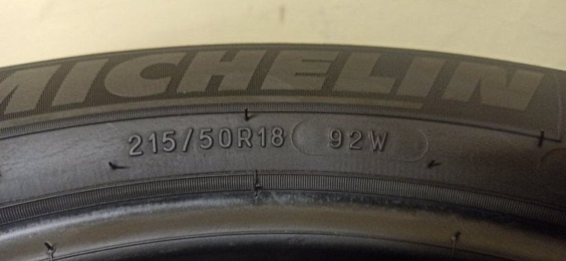 Michelin 215/50 R18 92W 3,5-4mm (Bazarové)