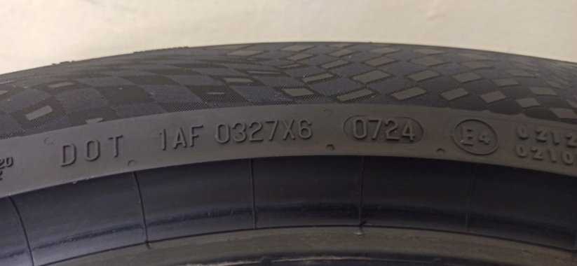 Continental 245/45R19 102Y 2x 5,5-5mm, 2x3-4mm (Bazarové)