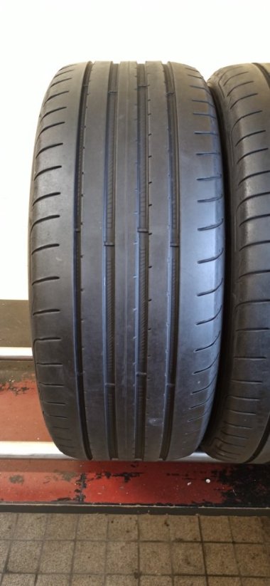 GOODYEAR 235/45 R19 99H 3,5-4,5mm (Bazarové)