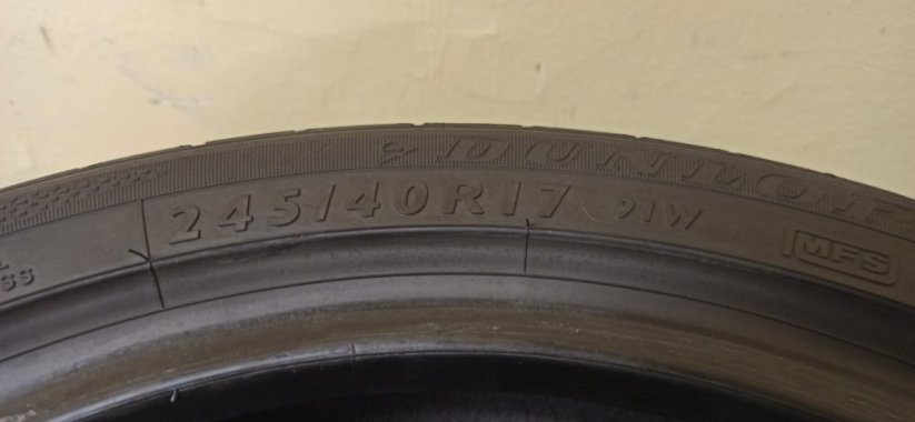 Dunlop 245/40 R17 91W 4,5-5,5mm (Bazarové)