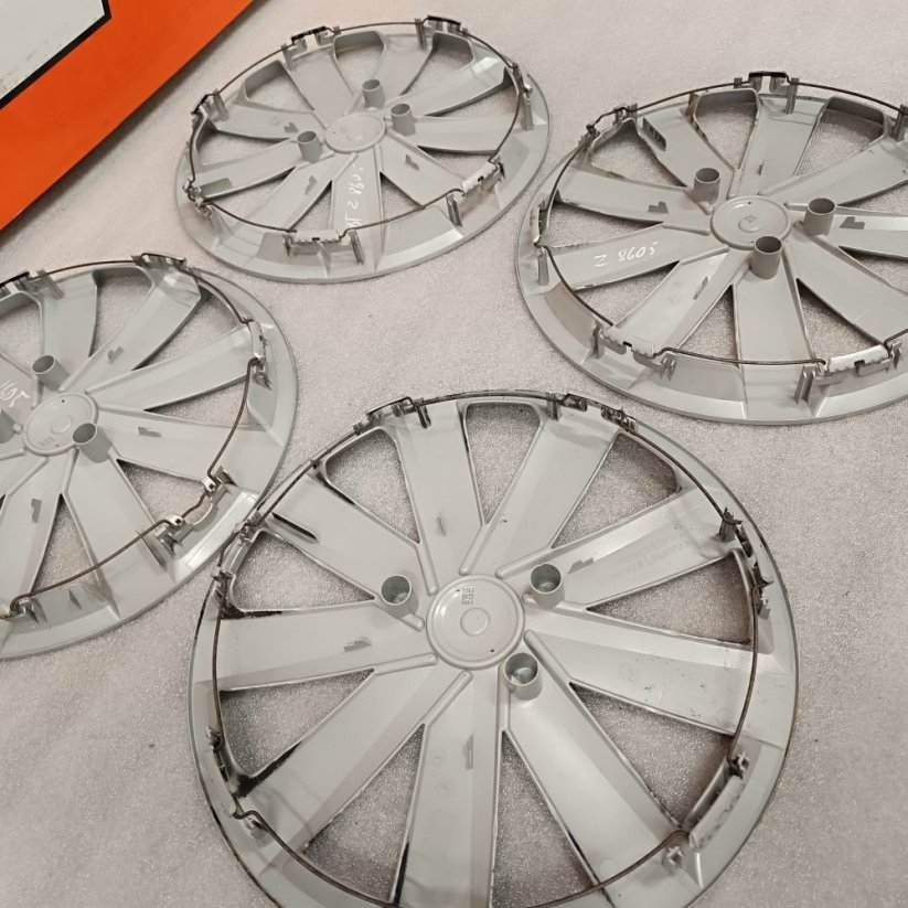 Poklice Volkswagen Passat, Golf, Touran 16" TOP STAV (použité)