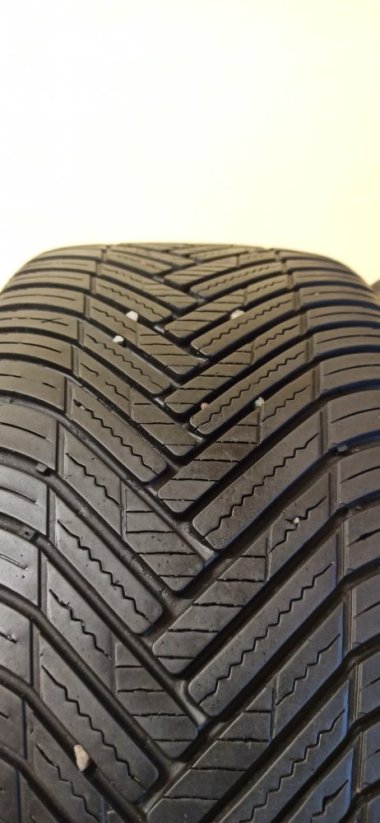 Hankook Kinergy 4S2 235/45 R18 98Y 4,5-5,5mm (Bazarové)