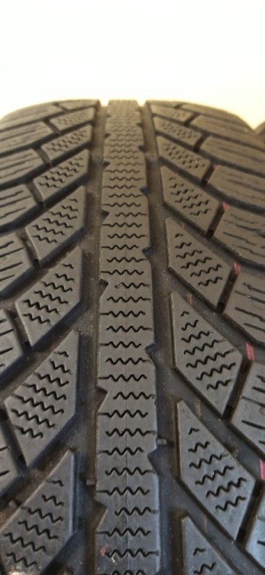 SEMPERIT MASTER - GRIP 2 215/65 R17 99H 4,5 - 5mm (Bazarové)