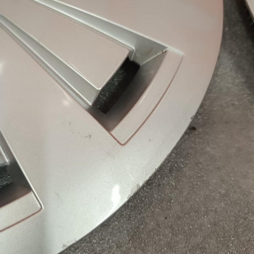 Poklice Audi A4 16" (použité)