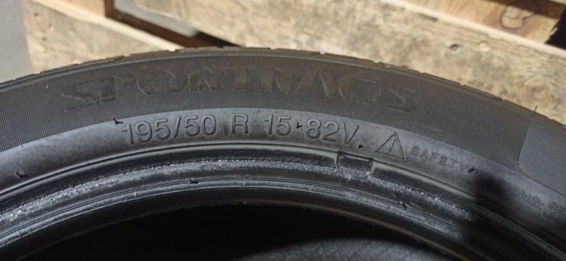 Vredestein 195/50 R15 82V 4-4,5mm (Použité)