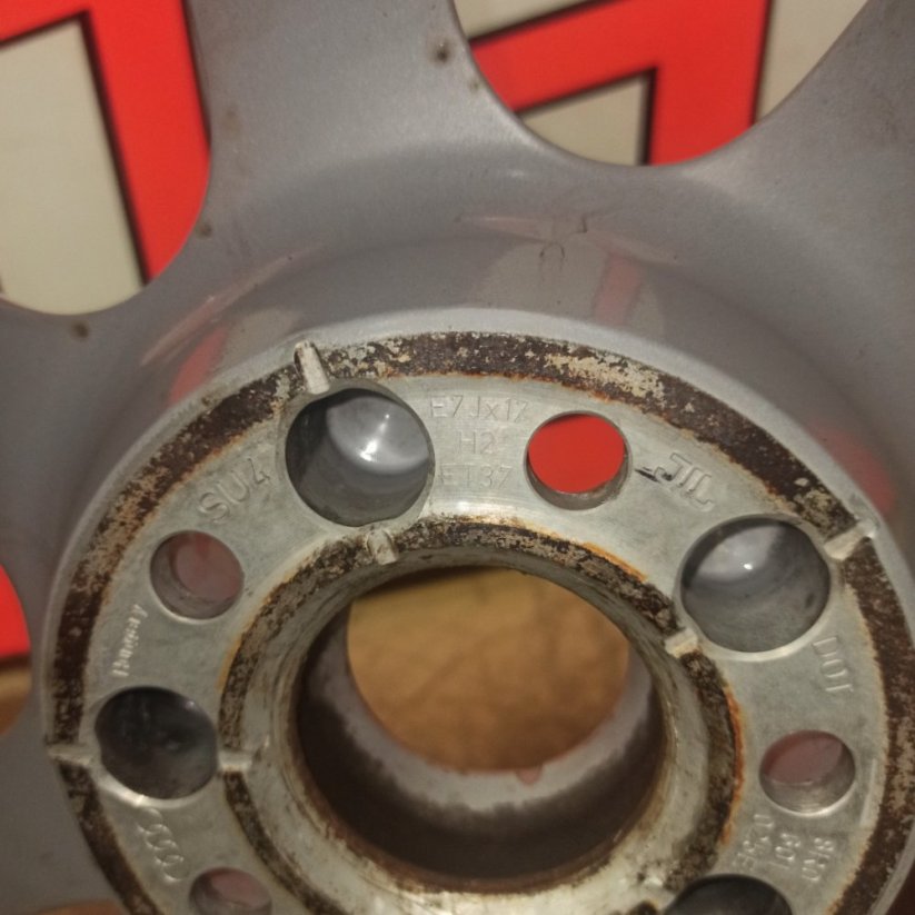 ALU kola Audi Q5, zimní pneu 235/65 R17 TOP SADA