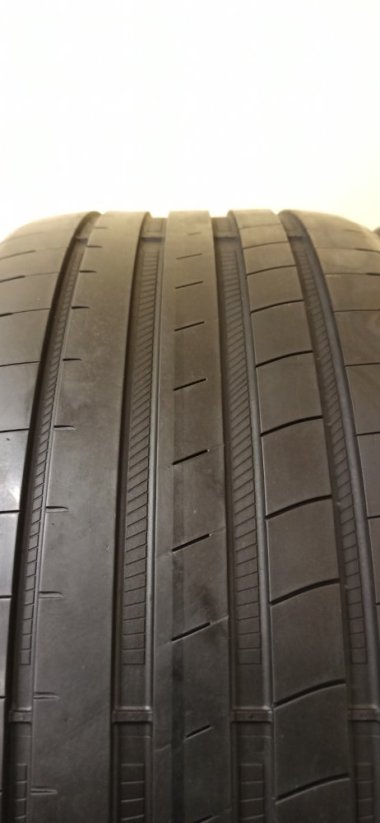 Goodyear Eagle 275/40 R18 103Y 4,5 - 5 mm (Bazarové)