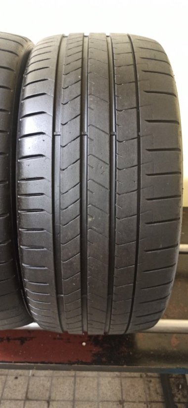 Pirelli 255/35 R19 96Y 4,5-5,5mm (Použité)
