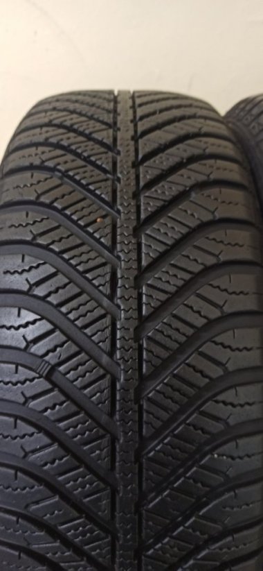Goodyear Vector 4Seasons 185/55 R14 80H 6,5 - 7 mm (Bazarové)