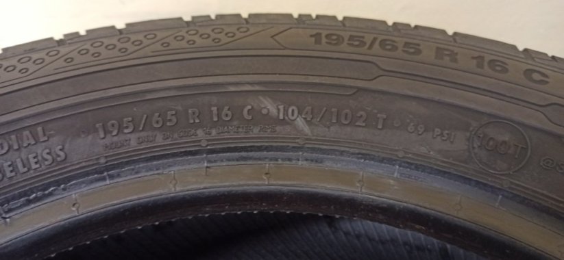 Continental VanContact 195/65 R16C 104/102T 6-7mm (Bazarové)