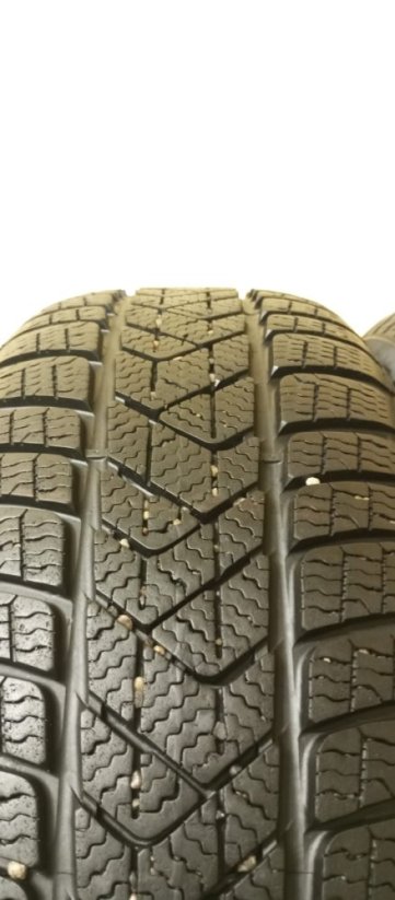 Pirelli 205/55 R17 91H 6-6,5mm (Bazarové)