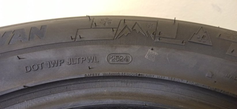 Davanti Wintoura Van 215/65 R16C 109/107R 9,5-10mm (Bazarové)