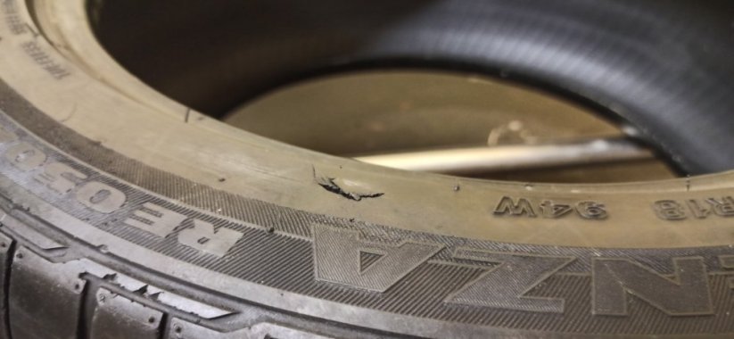 Bridgestone Potenza RE050A 235/45 R18 94W 4,5 mm (Použité)