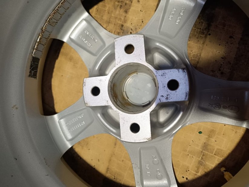 Alu kola Platin 4x108 ET20 + zimní pneu 195/55 R16