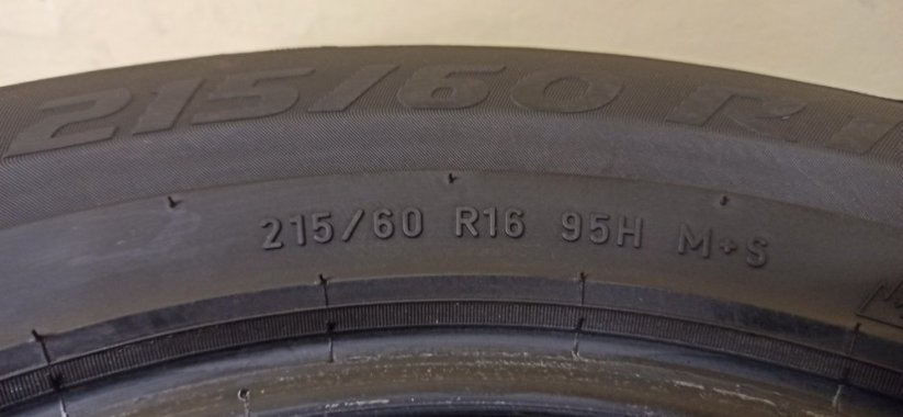 Pirelli Winter Sottozero 215/60 R16 95H 4 - 5 mm (Bazarové)