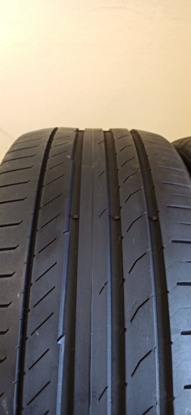 Continental 235/45 R18 94V 4-4,5mm (Bazarové)