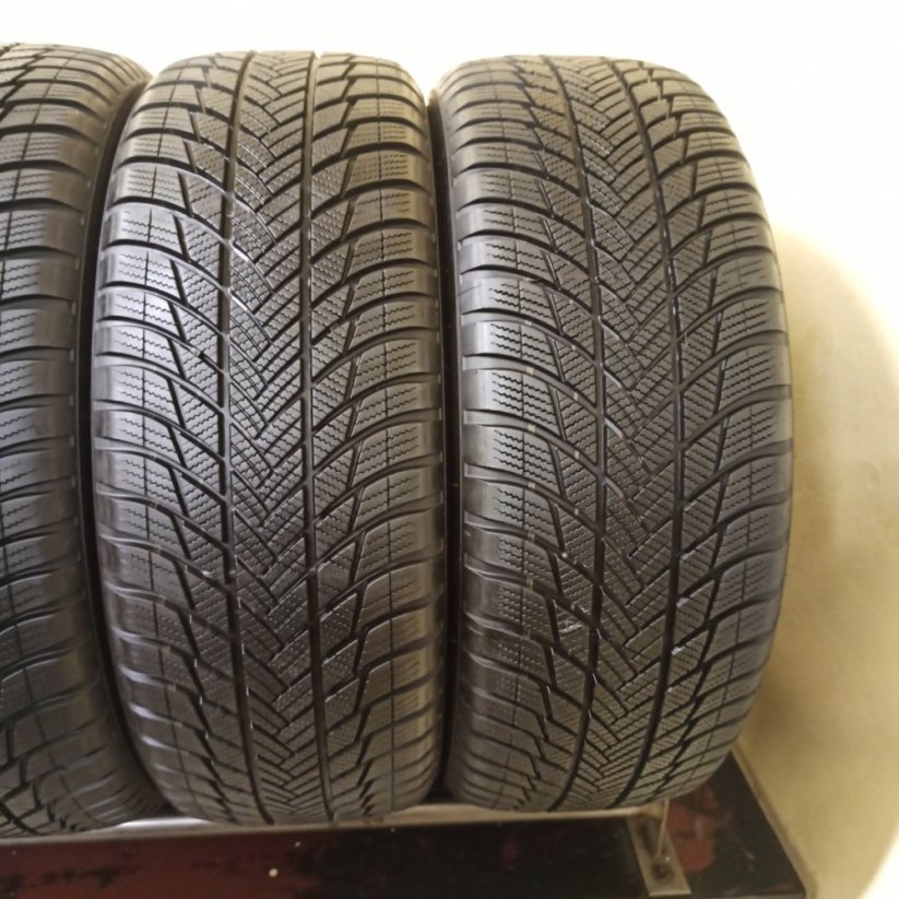 Bridgestone Blizzak LM001 225/60 R17 99H 6,5 mm (Použité)