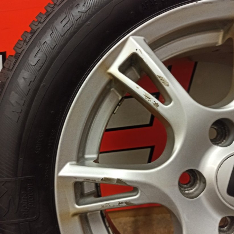 ALU kola Seat Leon 5x112, zimní pneu 195/65 R15