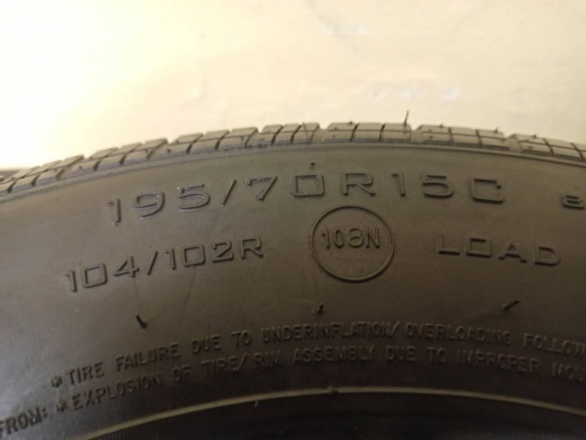 SECURITY 195/70 R15C 104/102R 1x5-6mm; 1x5mm (Použité)