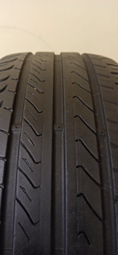 GT Radial Champiro FE1 215/55 R16 97W 4,5 mm (Použité)