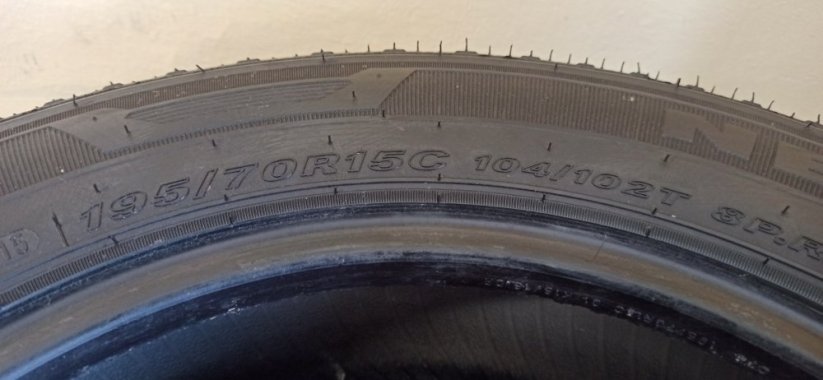 Nexen Roadian CT 8 195/70/ R15C 104/102T 8 mm (Použité)