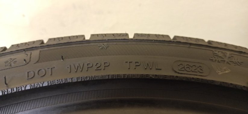 Davanti Wintoura + (XL) 245/40 R20 99W 8,5 mm (Bazarové)