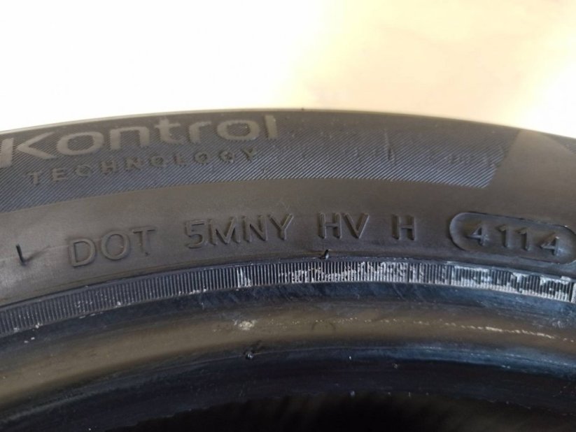 Hankook 195/55 R16 87V 1x6,5mm; 1x5,5mm (Bazarové)