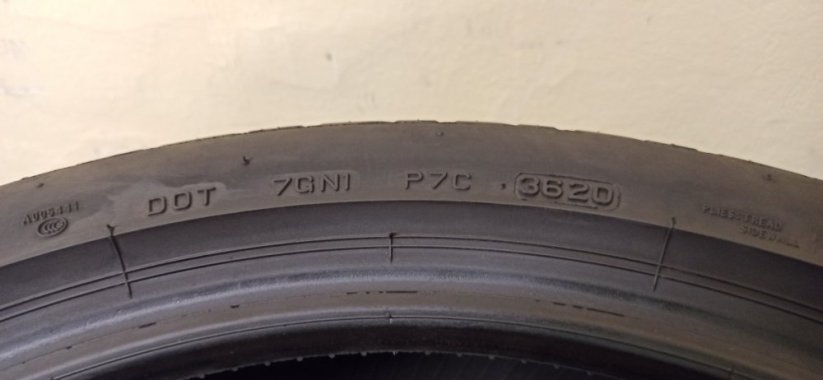 Bridgestone 235/40 R19 96Y 2x 4,5-5,5 a 2x 3,5-4mm (Použité)