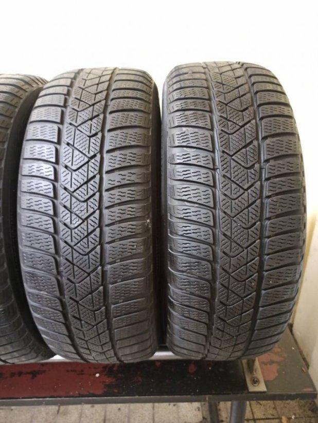 Pirelli 205/60 R16 96H 2x5-5,5mm; 2x4,5-5mm (Použité)