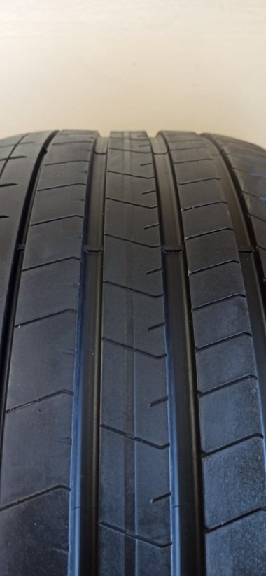 Pirelli 295/40 R19 108Y 5,5mm (Bazarové)