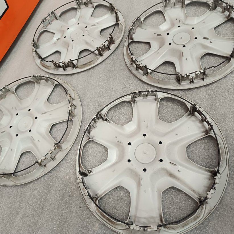 Poklice Ford Fiesta 15" (použité)