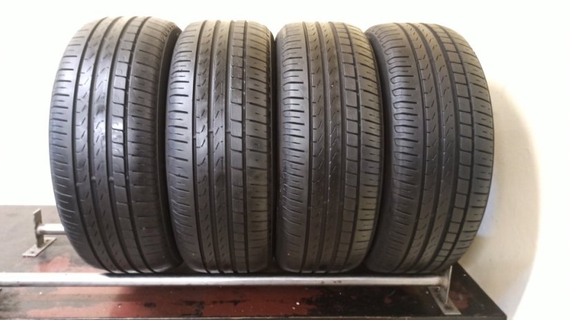 Pirelli Cinturato Seal Inside 215/55 R17 94W 5 mm (Bazarové)