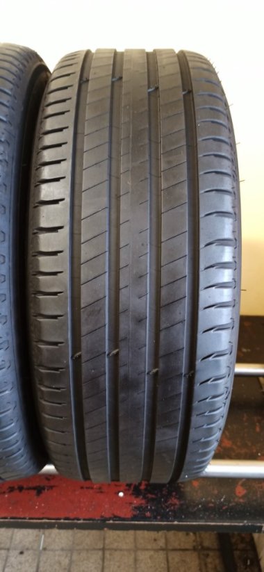 Michelin 245/65 R17 111H 4,5-5,5mm (Bazarové)
