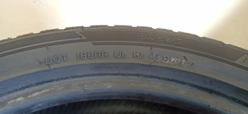 Hankook 225/45 R17 94W 5,5-6,5mm (Bazarové)