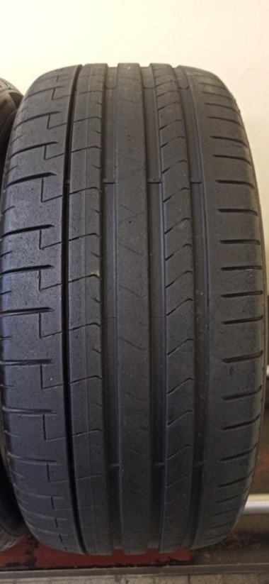Pirelli P Zero 245/35 R20 91Y 5 - 5,5 mm (Použité)