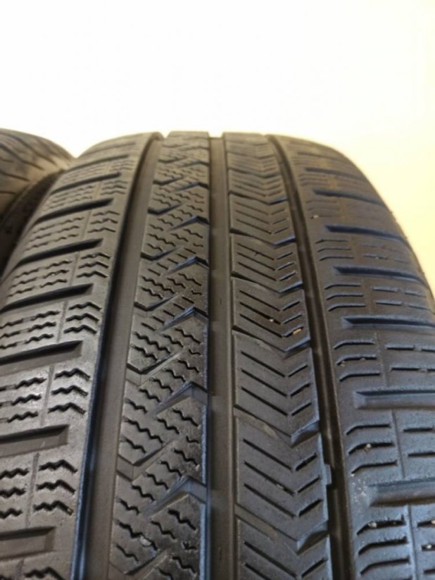 Vredestein 215/60 R17 96H 5,5mm (Bazarové)